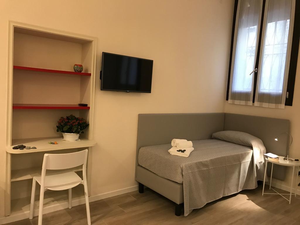 Deluxe Studio