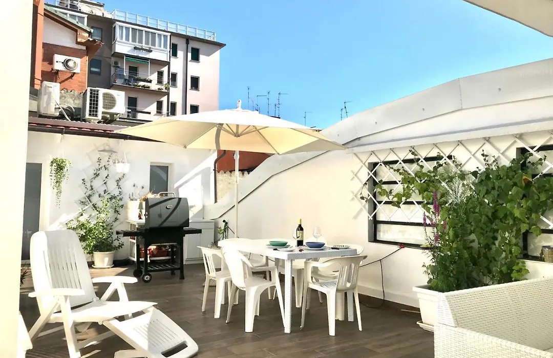 Stanza E Bagno Privato, Idromassaggio Con Extra Fee, In Appartamento-1